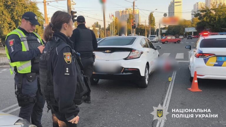 В Одесі на Люстдорфській дорозі застрелили чоловіка біля автомобіля Chevrolet