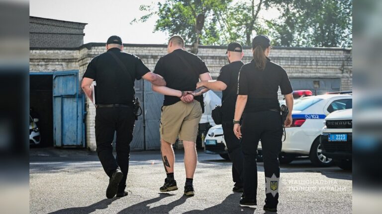 У Запоріжжі двоє чоловіків погрожували гранатами: обидва під вартою