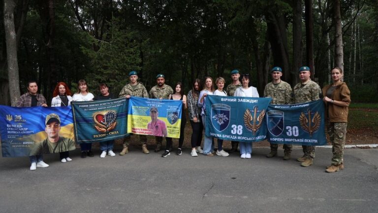У Миколаєві зустріли захисників, які повернулися з російського полону