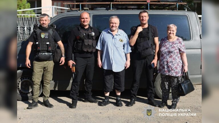 З Херсона до Миколаєва евакуювали подружжя пенсіонерів