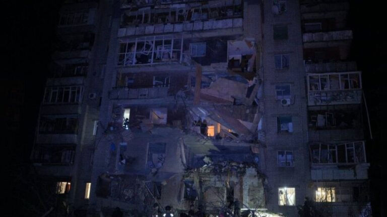 У Запоріжжі відновлять 14-поверхівку після удару КАБу