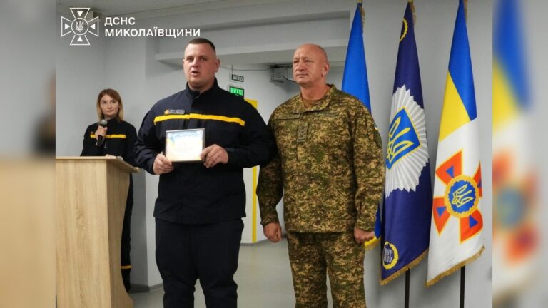 Десять рятувальників Миколаївщини отримали відзнаку “За оборону України”