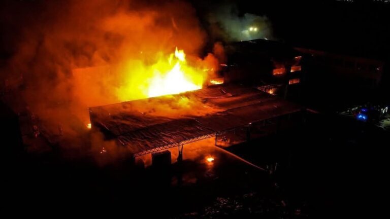 Російський дрон влучив у зерновий склад на Миколаївщині: виникла пожежа