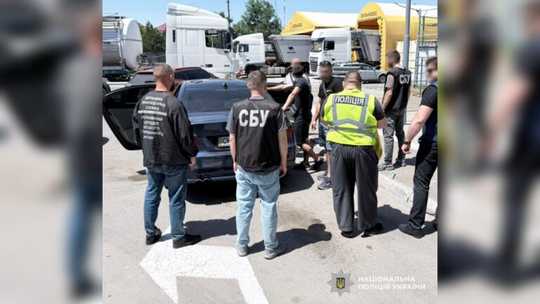 На Миколаївщині судитимуть 25-річного чоловіка за продаж гуманітарних авто