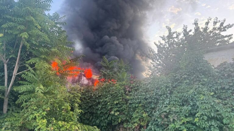 Росіяни вдарили по житловому сектору на Одещині: є загиблий