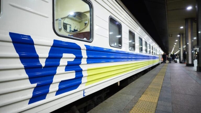 Потяги із Запоріжжя суттєво відстають від графіка: затримка понад 6 годин