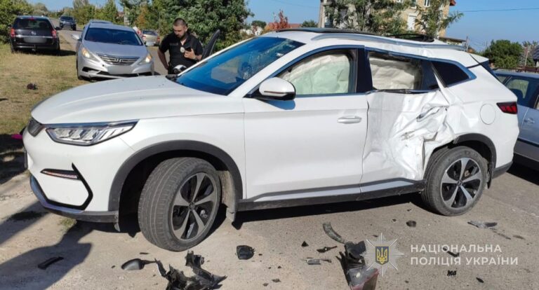 На Одещині зіткнулися мотоцикл і легковий автомобіль: є загиблий та постраждала