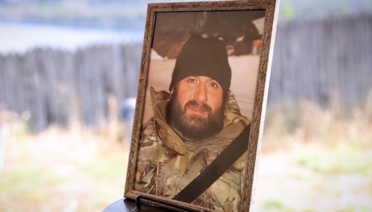 У Запоріжжі попрощалися з поліцейським та військовим ЗСУ Романом Алешкевичем