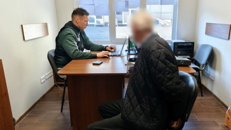 ЗМІ: 82-річний підозрюваний у вбивстві військового в Одесі вважав, що працює на СБУ