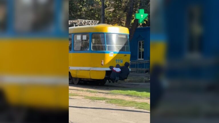 У Миколаєві підлітків знову помітили на зовнішній частині трамвая