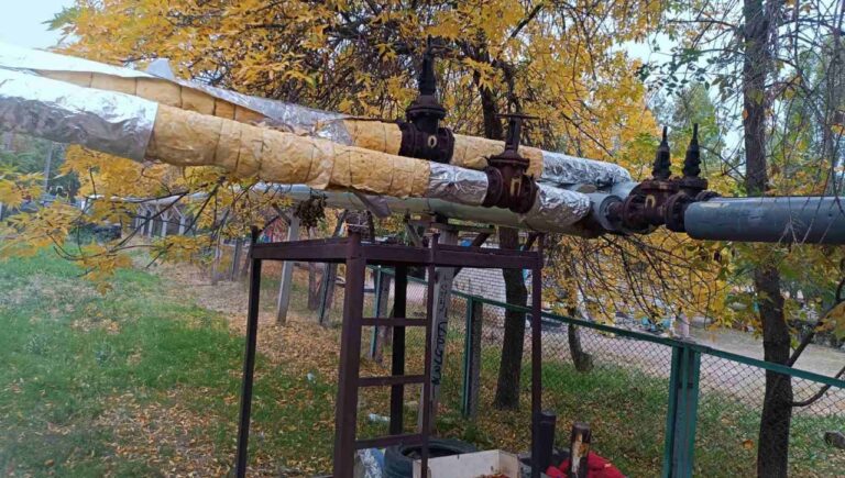 У Миколаєві дедалі частіше зникає теплоізоляція з трубопроводів: комунальники звернулися до мешканців