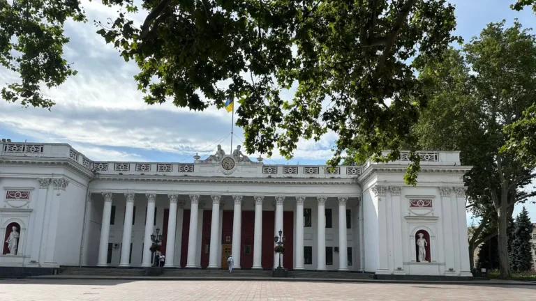 В Одесі ветерани звинуватили міськраду в корупції та передали докази поліції