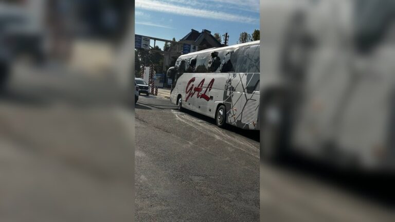 Біля КПП “Паланка” снаряд влучив в автобус: поранений прикордонник