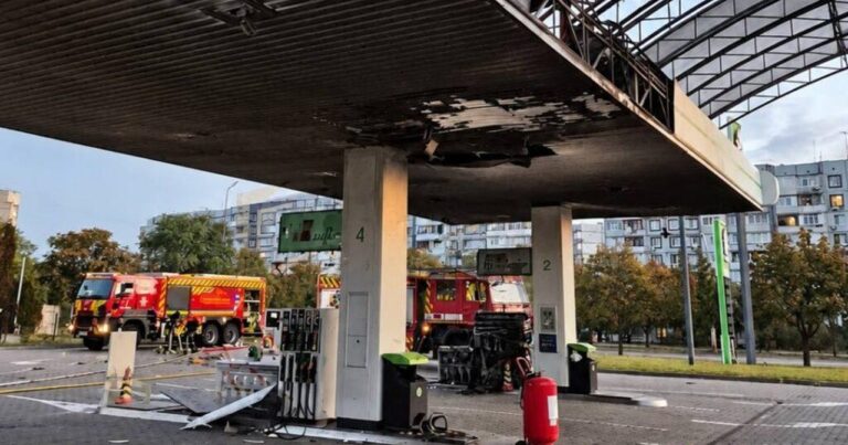 Понад 10 авто постраждали через атаку російського дрона на АЗС у Запоріжжі