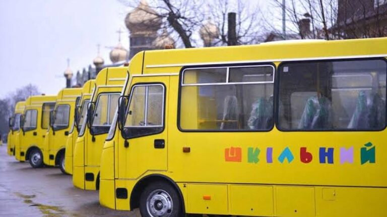 Івано-Франківськ передає автобус для школярів із Херсонщини