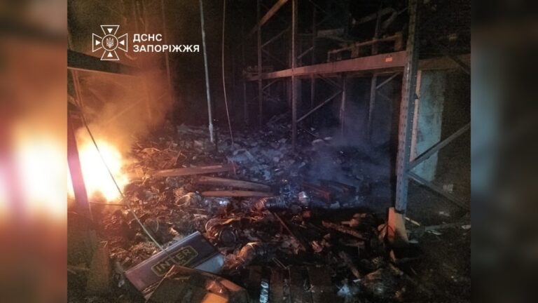 У Запоріжжі та передмісті гасили пожежі після російських атак