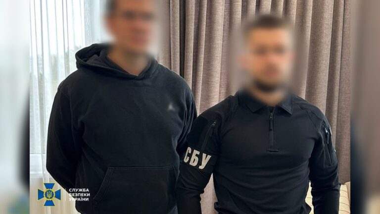 В Одесі затримали двох працівників компанії, які допомогли РФ продати викрадене зерно