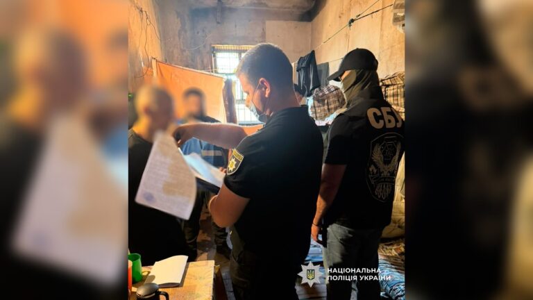 У СІЗО на Одещині чоловік продавав гранати та зброю: справу передали до суду