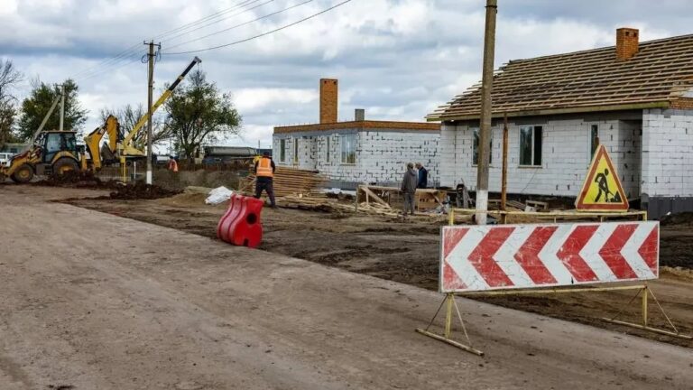 На ТОТ Херсонщини зупинили будівництво нових мікрорайонів і туристичних зон