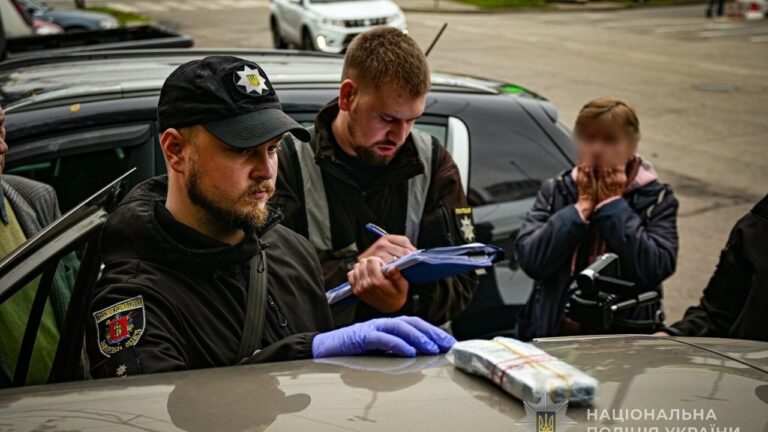 У Запоріжжі чоловік за $18 тис обіцяв незаконно вивезти військовозобов’язаного до Румунії