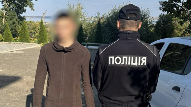 На Одещині випускник ліцею націлив пістолет на восьмикласника заради відео для соцмереж