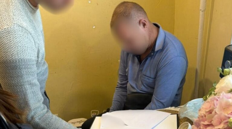 У Запоріжжі 11 людей підозрюють у схемах фіктивного працевлаштування 60 чоловіків до шкіл